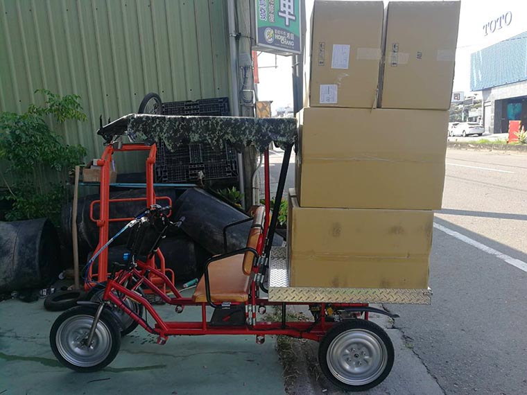 Cargo loaded on electric ligh lorry. Cargo loaded on electric ligh lorry.